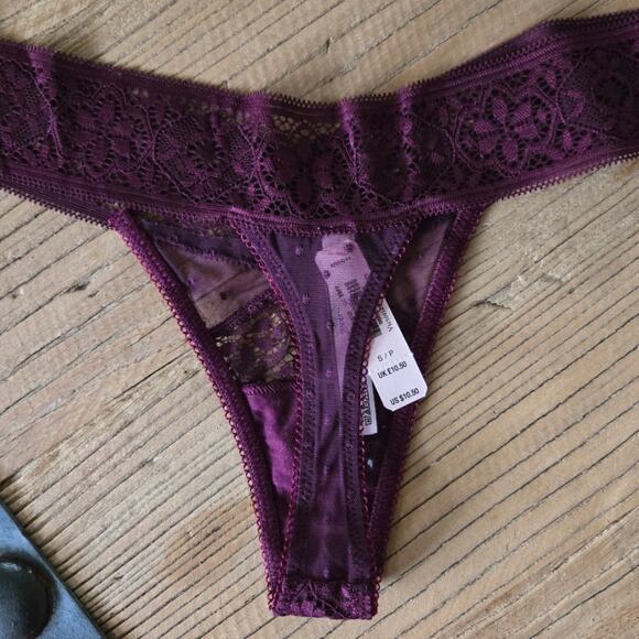 Victoria's Secret Lace Thong Bundle Sz S New 3 pieces - Picture 5 of 5